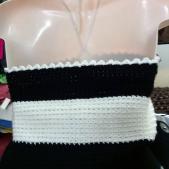 CROP TOP (SML) - Picture 2 of 2